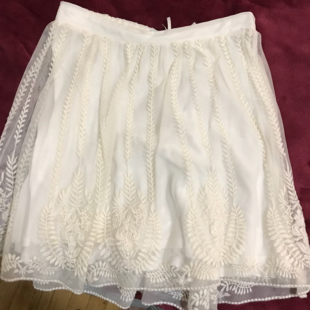 Small Urban Outfitters White Lace Skirt